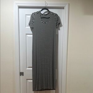 Comforbale Black and White Striped Maxi Dress. Very good condition.